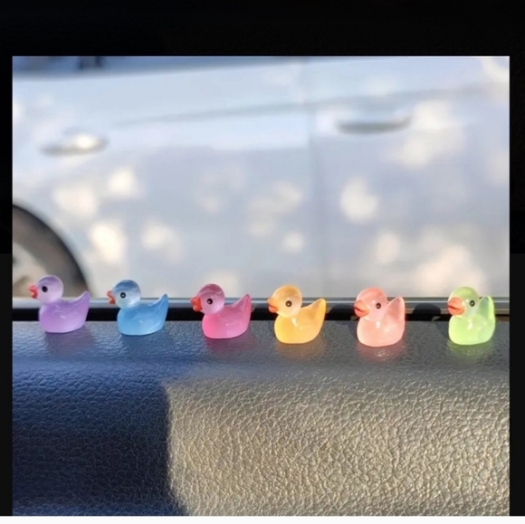 Mini Glow in the Dark Jeep Rubber  Duck Dashboard Toy - Picture 2 of 4